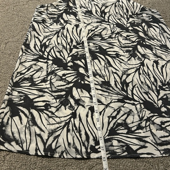 Women’s Sleeveless Mini Dress In Gray & White Tropical Pattern Size Medium - Picture 4 of 8
